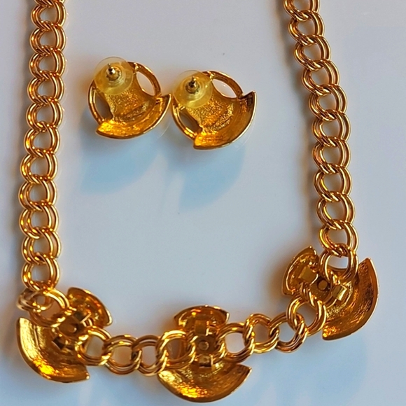 Gold tone Necklace and earrings set - Picture 5 of 5